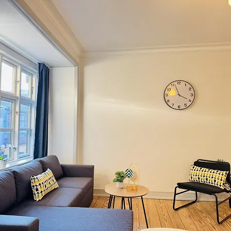 Aday - Beautiful And Spacious 4 Bedroom - Heart Of *