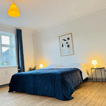 Aday - Beautiful And Spacious 4 Bedroom - Heart Of Apartment