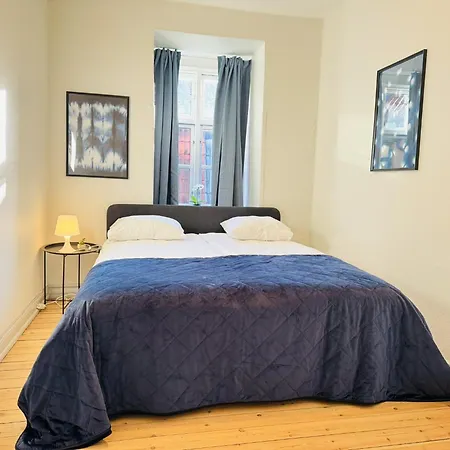 Aday - Beautiful And Spacious 4 Bedroom - Heart Of Apartment *