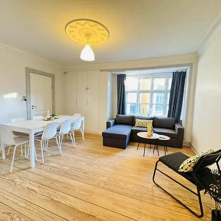 Apartment Aday - Beautiful And Spacious 4 Bedroom - Heart Of