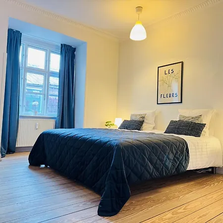 Apartment Aday - Beautiful And Spacious 4 Bedroom - Heart Of *