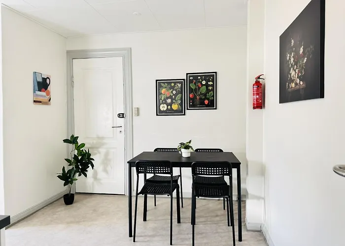 Aday - Beautiful And Spacious 4 Bedroom - Heart Of Lägenhet