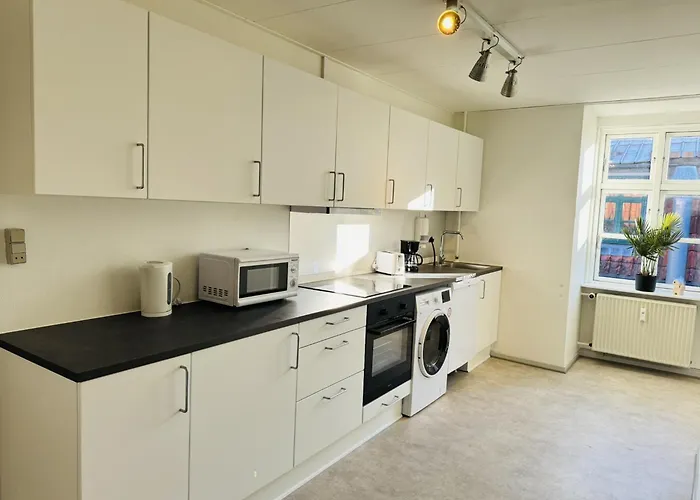 Aday - Beautiful And Spacious 4 Bedroom - Heart Of Lägenhet Ålborg