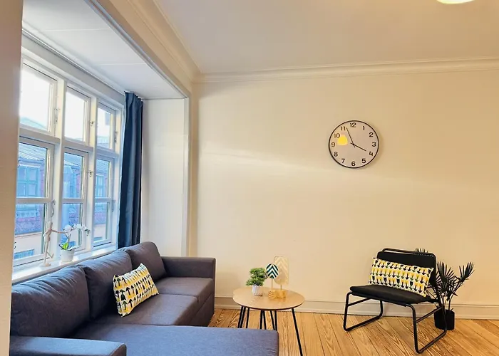 Aday - Beautiful And Spacious 4 Bedroom - Heart Of *