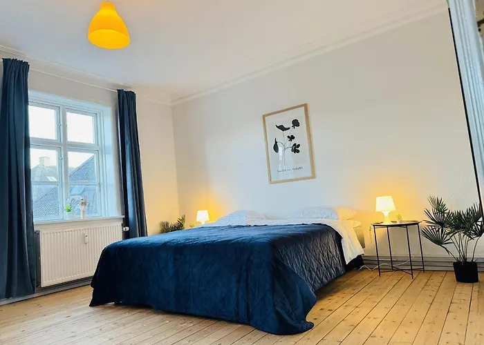 Aday - Beautiful And Spacious 4 Bedroom - Heart Of Lägenhet