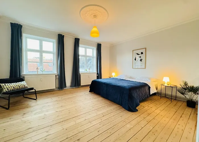 Aday - Beautiful And Spacious 4 Bedroom - Heart Of Lägenhet
